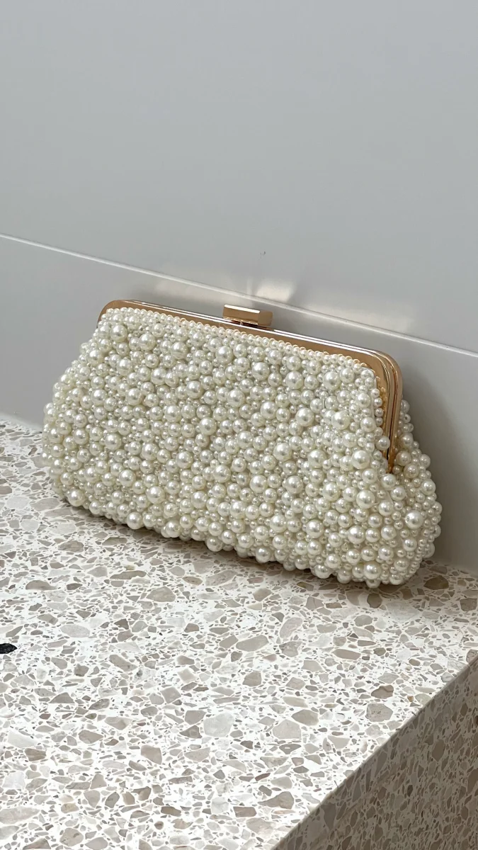 Clutch Norma Jean em Pérola Falsa - Creme e Dourado