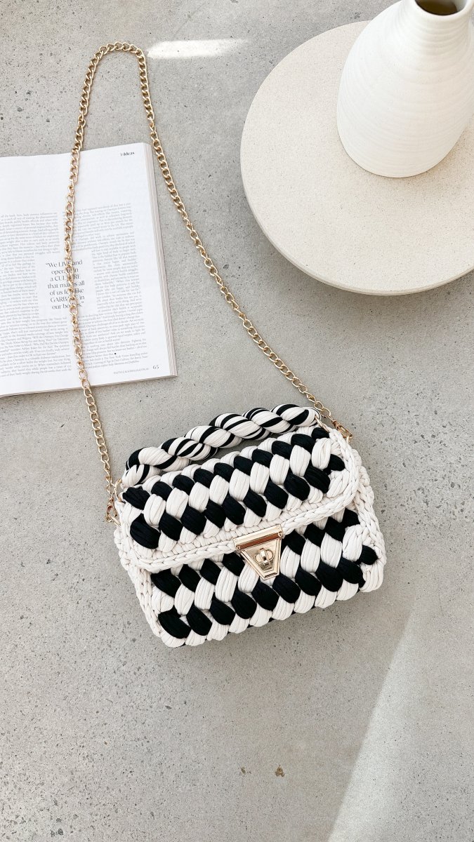 Bolsa de Mão Chunky Annabel Trançada - Creme e Preto - Image 3