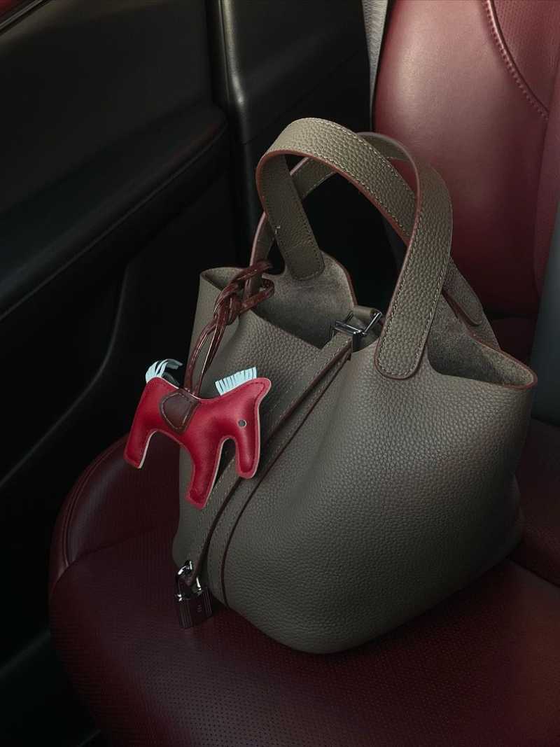 Bolsa Pia em Couro - Image 9